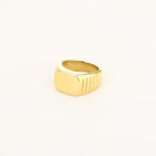 Load image into Gallery viewer, Chain Ring - Gold
